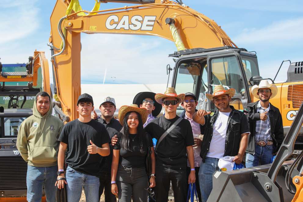 CASE Construction Impulsa el Futuro del Campo en la Expo Agroalimentaria 2025